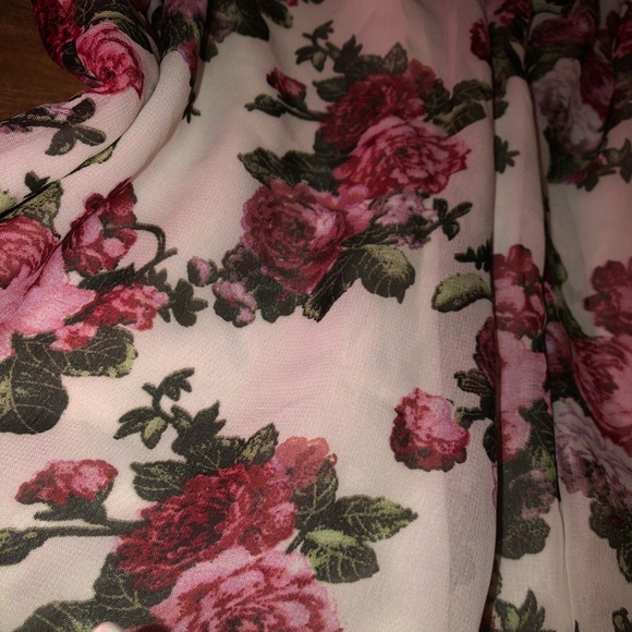 Flirty flower blouse - Picture 3 of 3